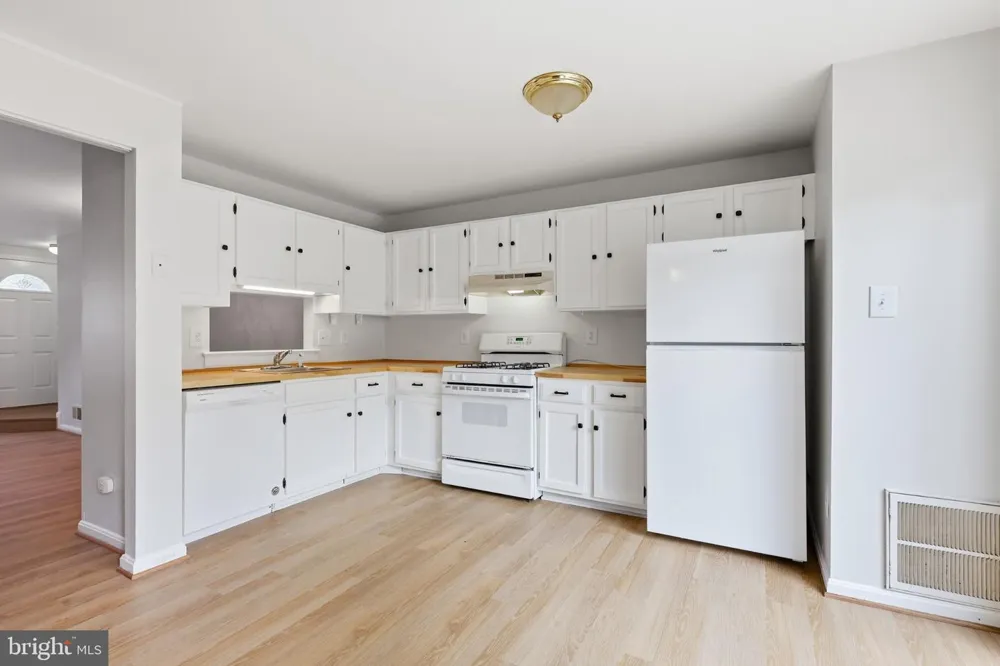 8013 DAYSPRING COURT Springfield, VA 22153