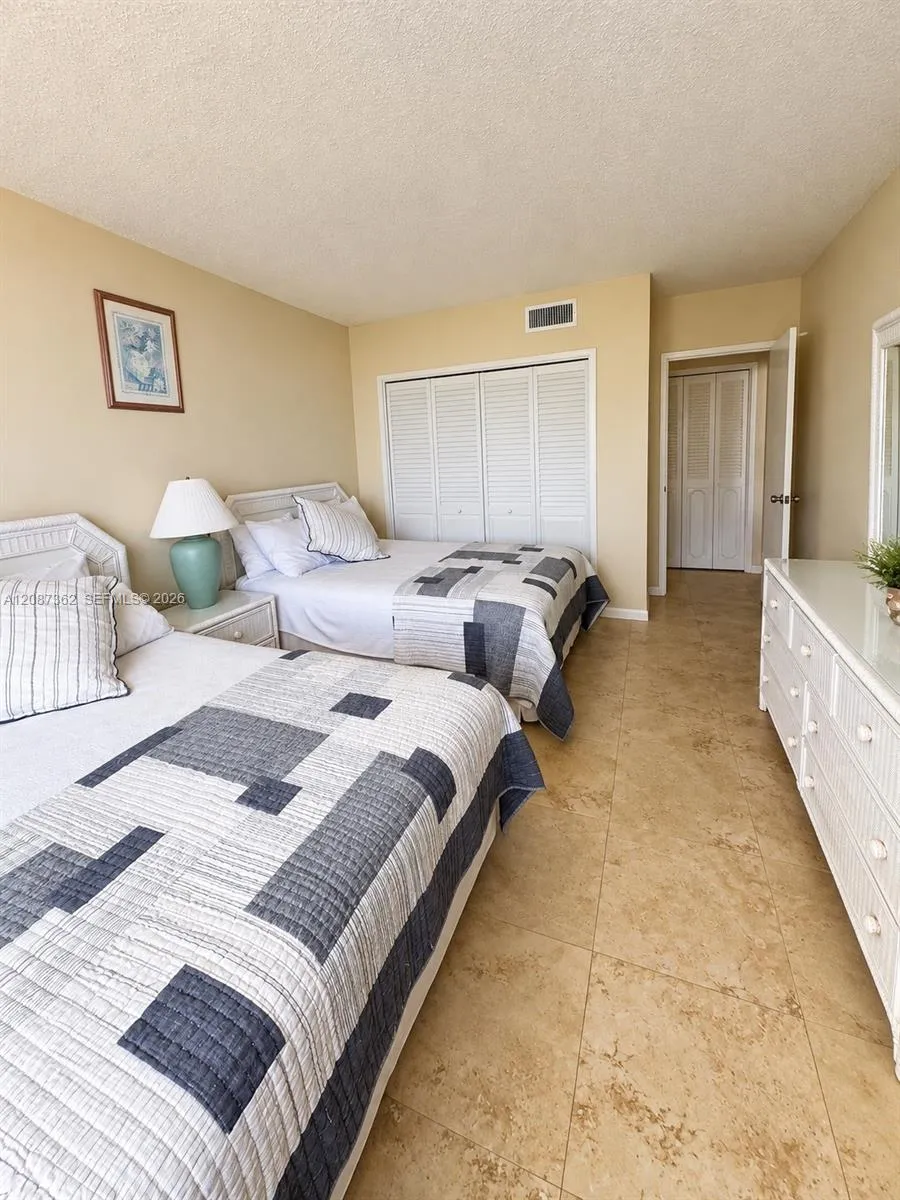 3725 S Ocean Dr #1606 Hollywood, FL 33019