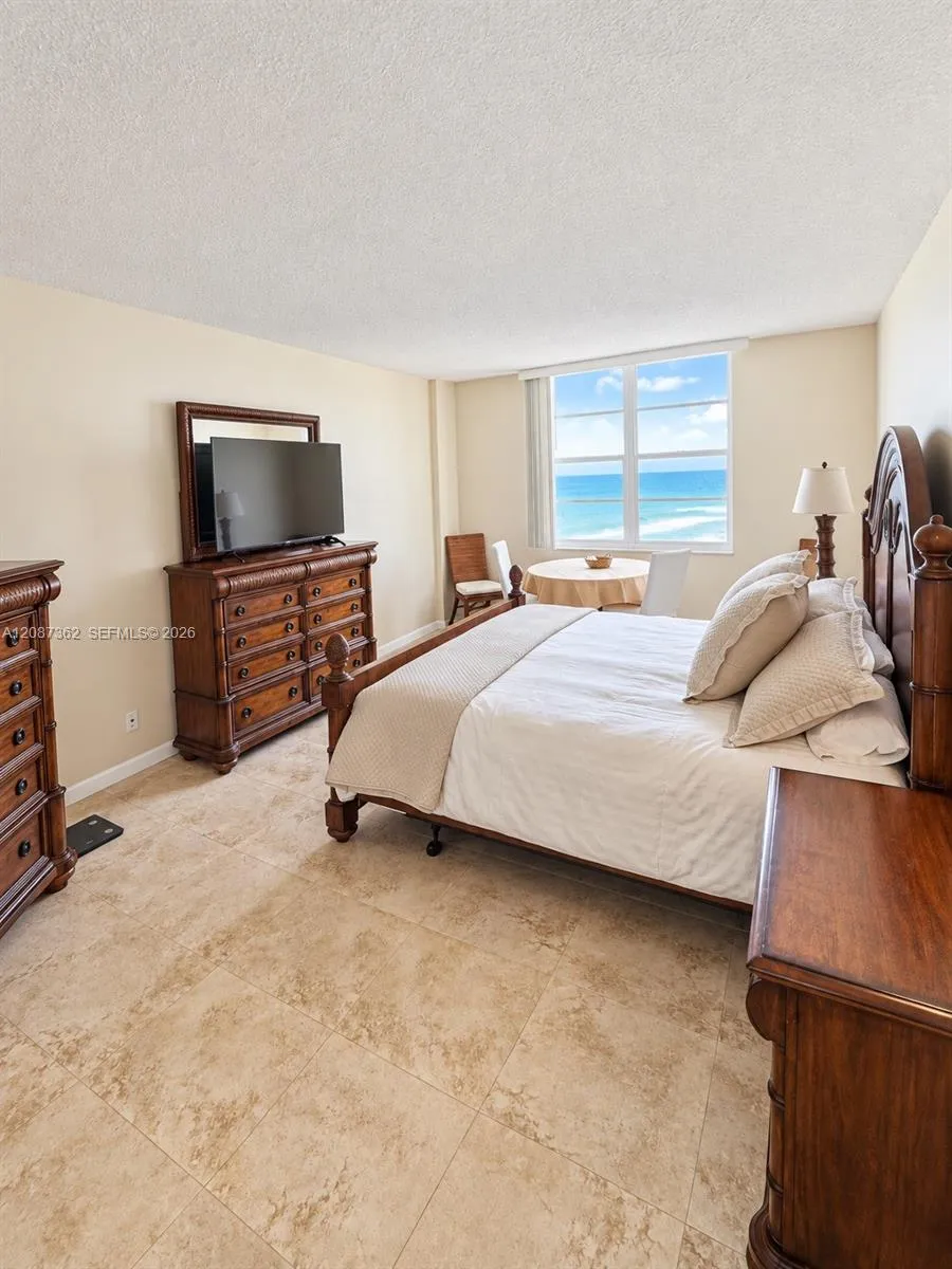 3725 S Ocean Dr #1606 Hollywood, FL 33019