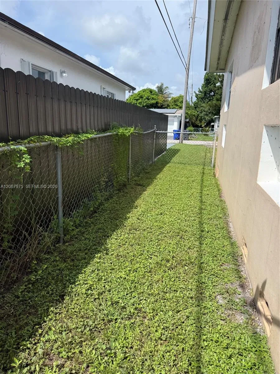 1409 S 24th Ter Hollywood, FL 33020
