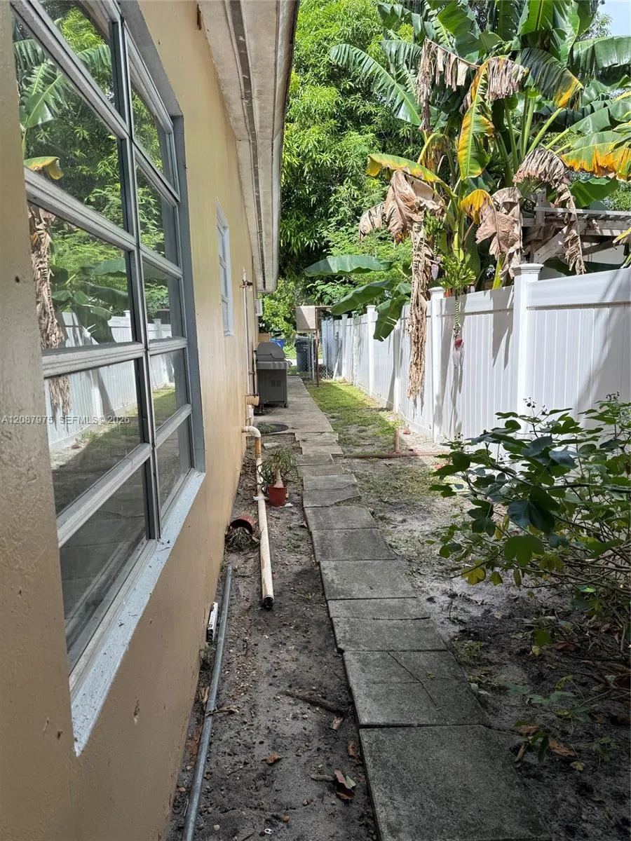 1409 S 24th Ter Hollywood, FL 33020