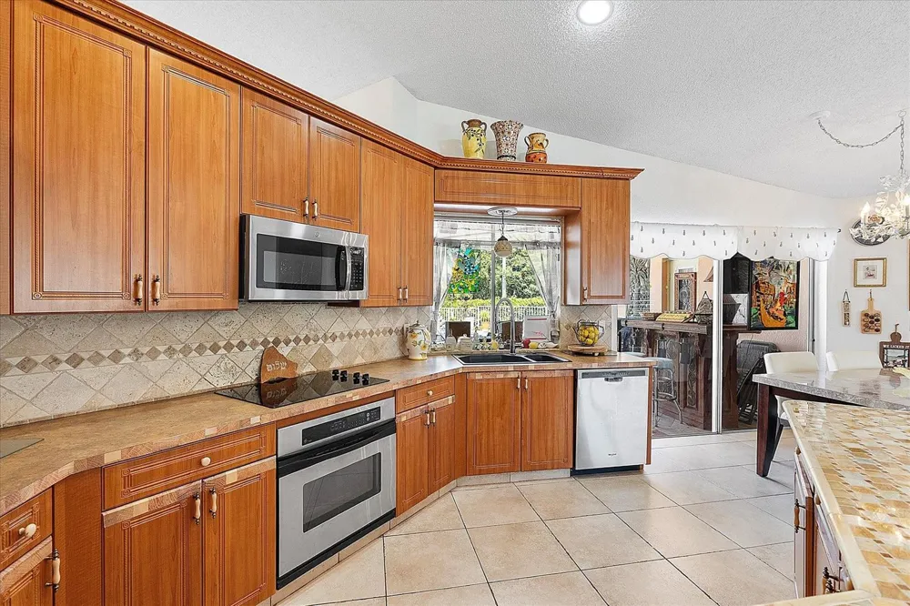 4636 ROTHSCHILD DRIVE Coral Springs, FL 33067