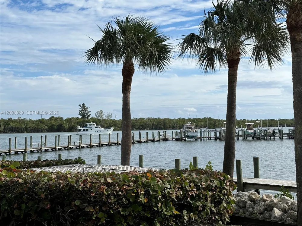 6142 SE Landing Way #16 Stuart, FL 34997