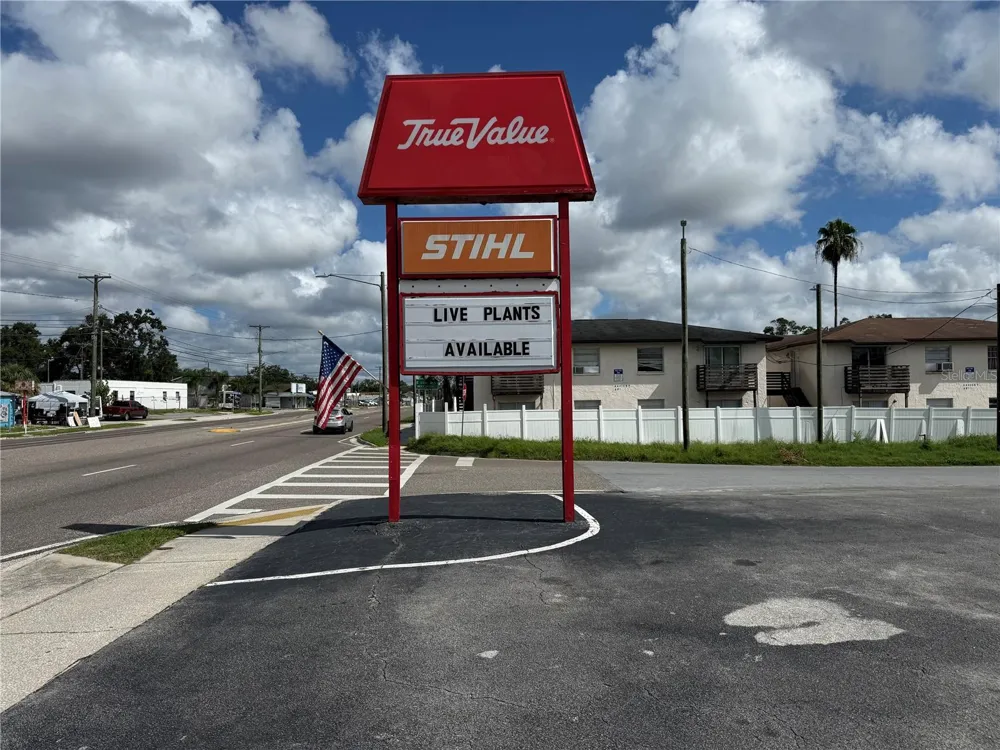 9513 NEBRASKA AVENUE Tampa, FL 33612
