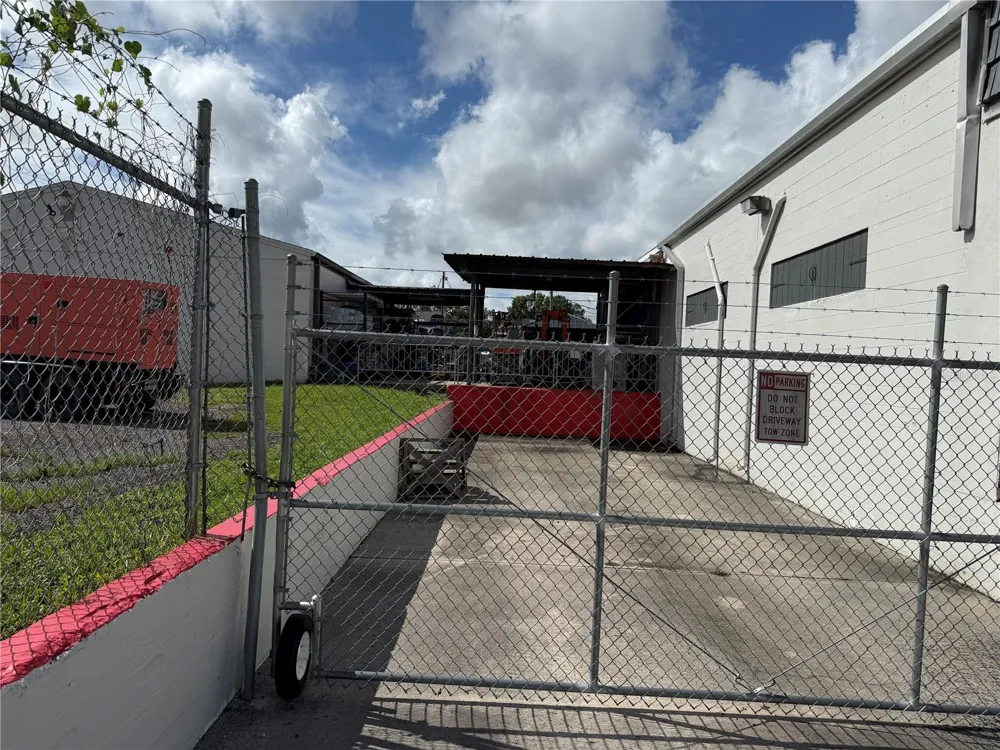9513 NEBRASKA AVENUE Tampa, FL 33612