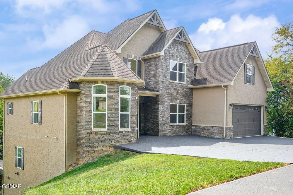 1202 Foxwood Drive Sevierville, TN 37862