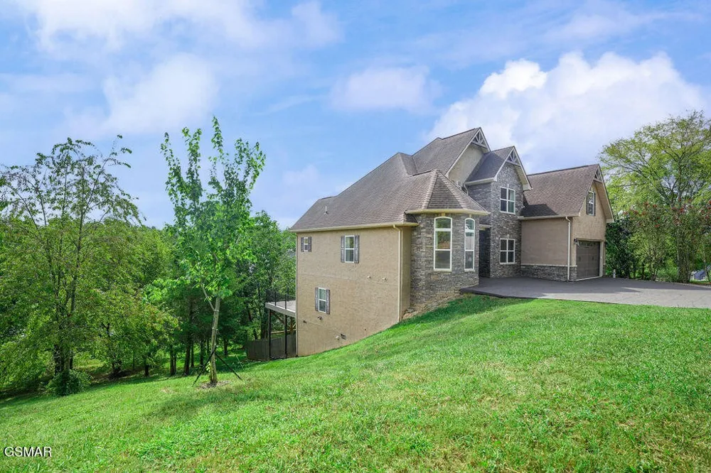 1202 Foxwood Drive Sevierville, TN 37862