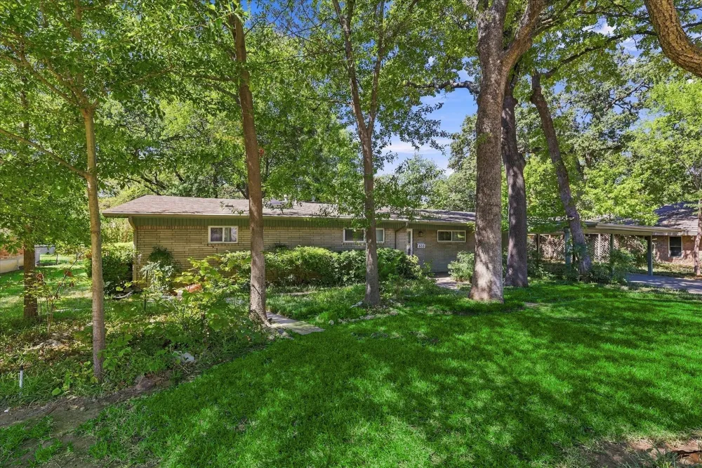 800 Briarwood Boulevard Arlington, TX 76013
