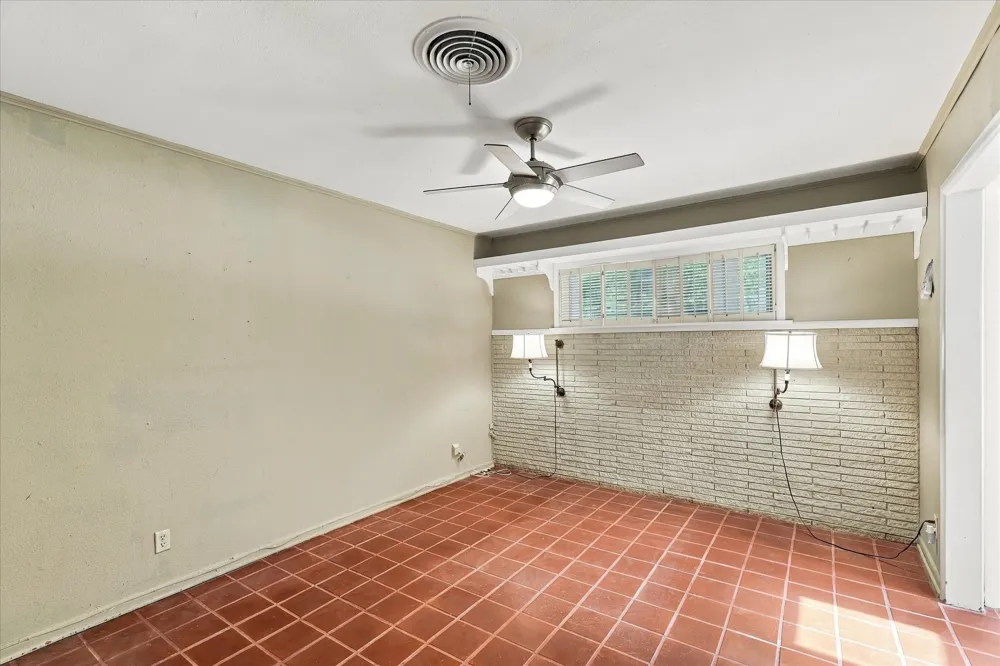 800 Briarwood Boulevard Arlington, TX 76013