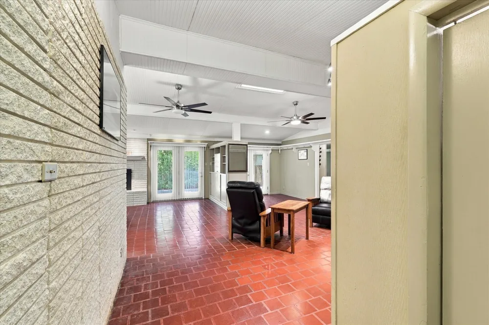 800 Briarwood Boulevard Arlington, TX 76013