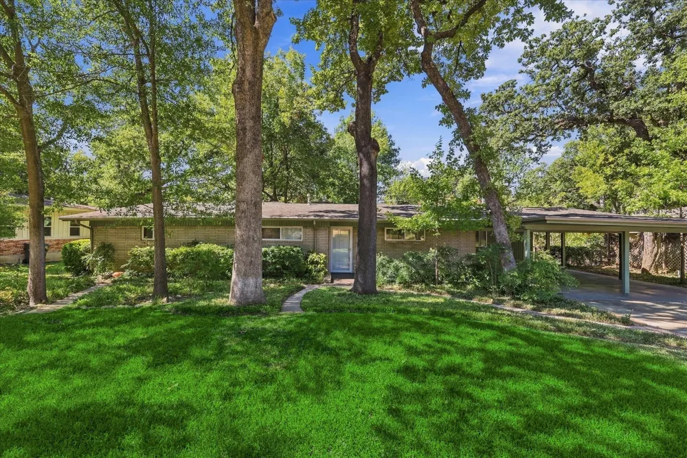 800 Briarwood Boulevard Arlington, TX 76013