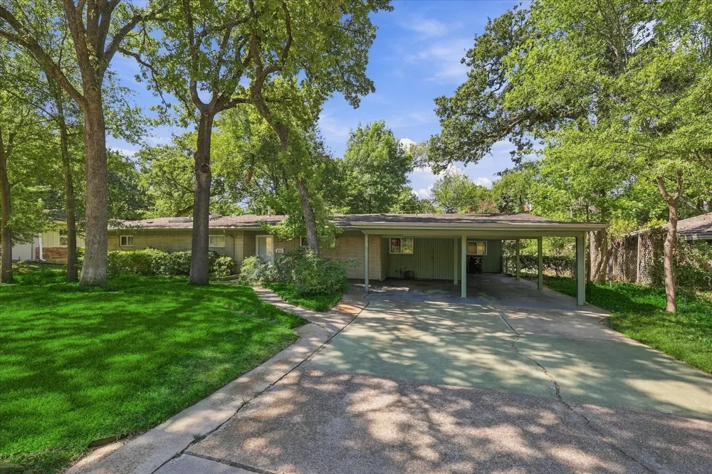 800 Briarwood Boulevard Arlington, TX 76013