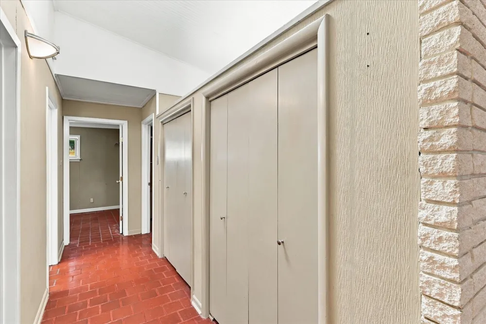 800 Briarwood Boulevard Arlington, TX 76013