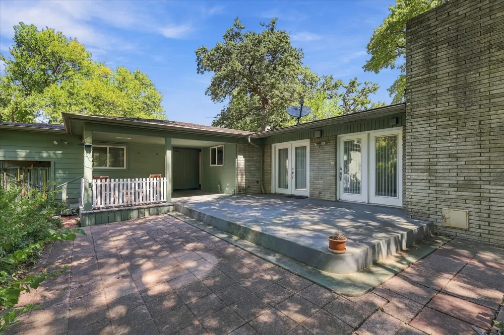 800 Briarwood Boulevard Arlington, TX 76013