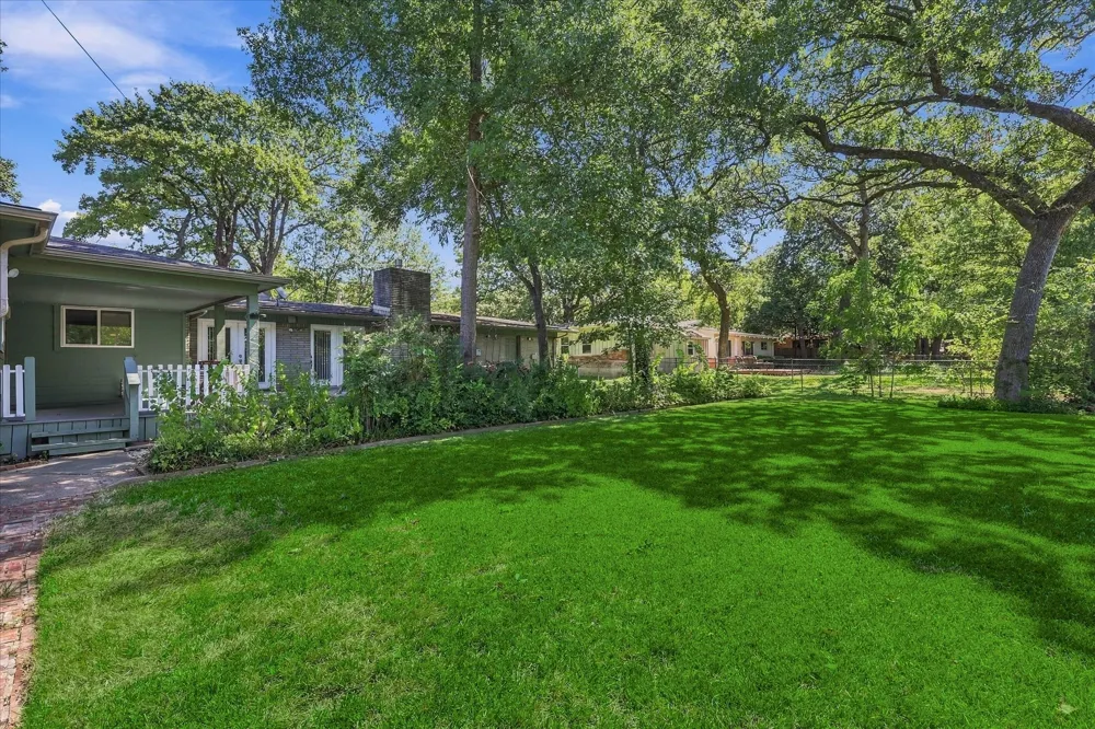 800 Briarwood Boulevard Arlington, TX 76013
