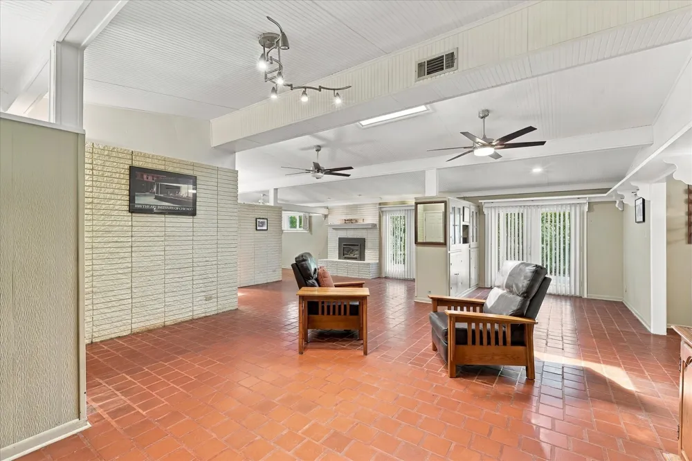 800 Briarwood Boulevard Arlington, TX 76013