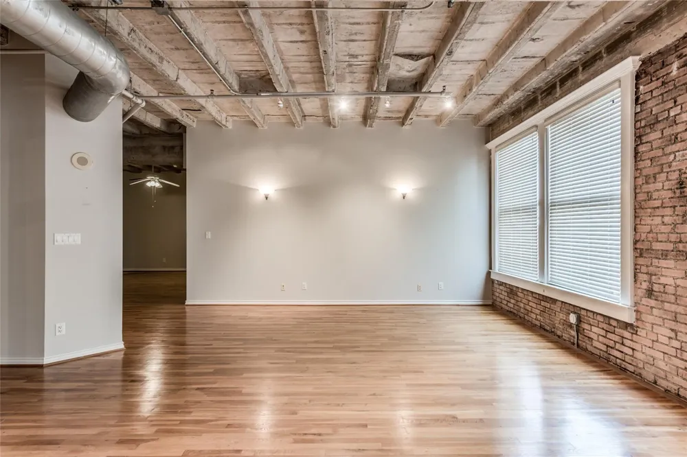201 Main Street #6G Houston, TX 77002