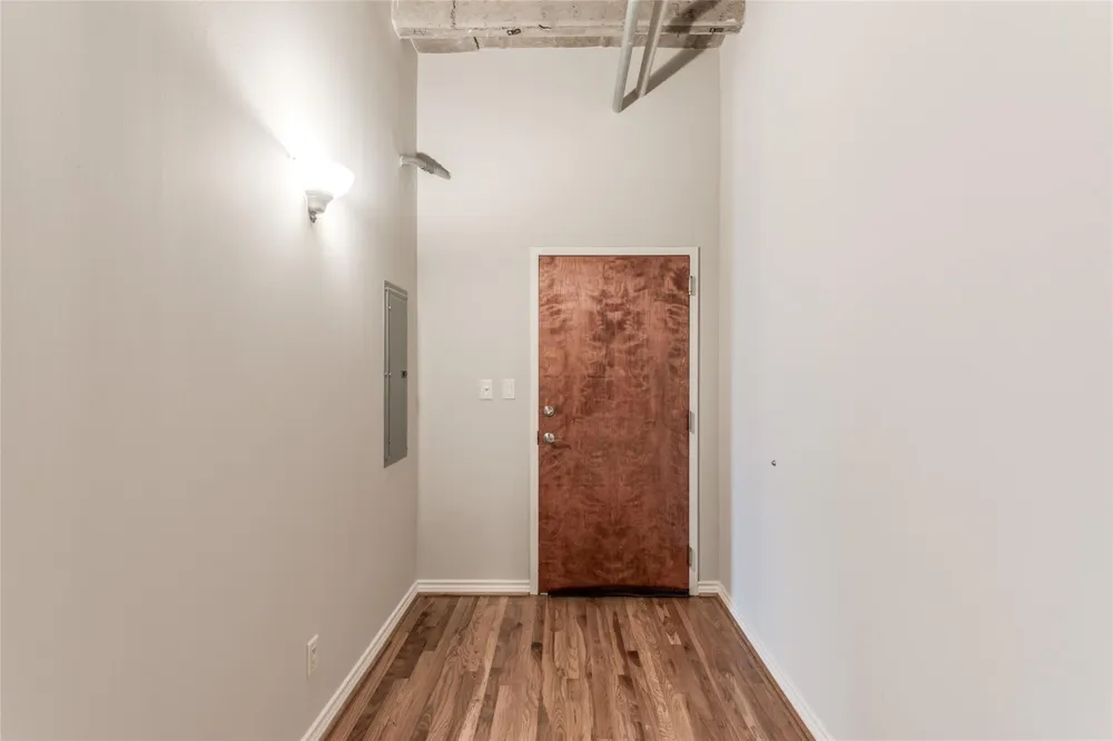 201 Main Street #6G Houston, TX 77002