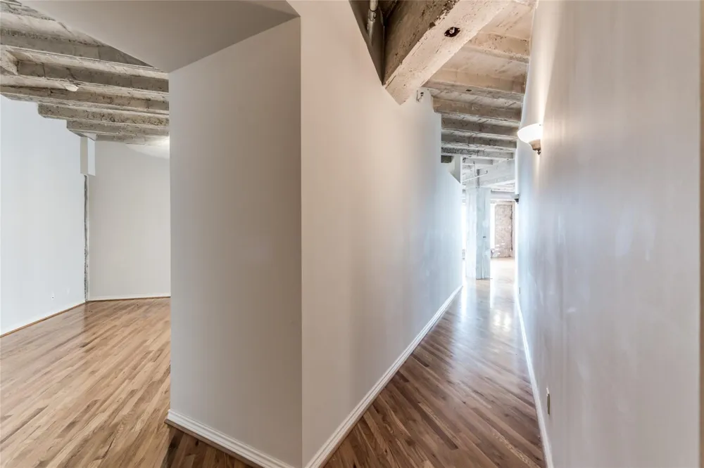 201 Main Street #6G Houston, TX 77002