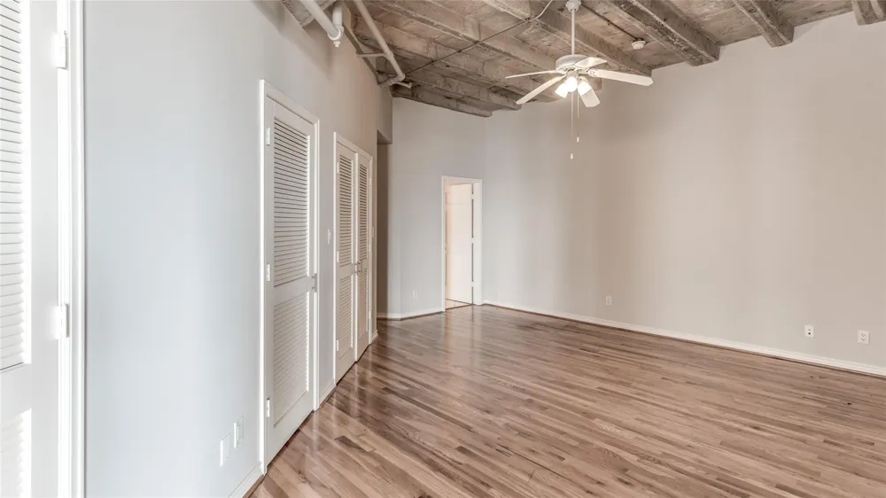 201 Main Street #6G Houston, TX 77002
