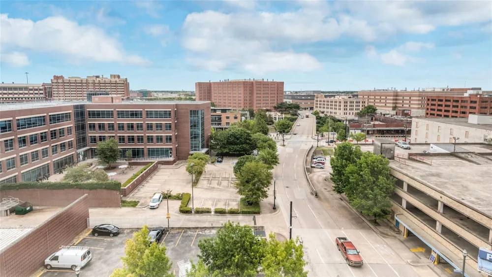 201 Main Street #6G Houston, TX 77002