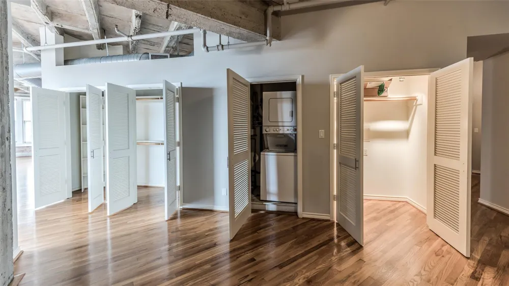 201 Main Street #6G Houston, TX 77002