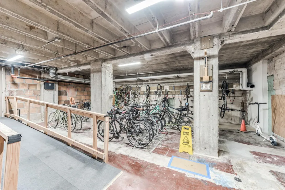201 Main Street #6G Houston, TX 77002