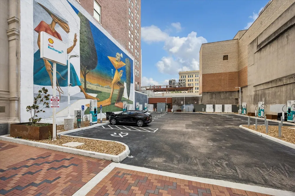 201 Main Street #6G Houston, TX 77002