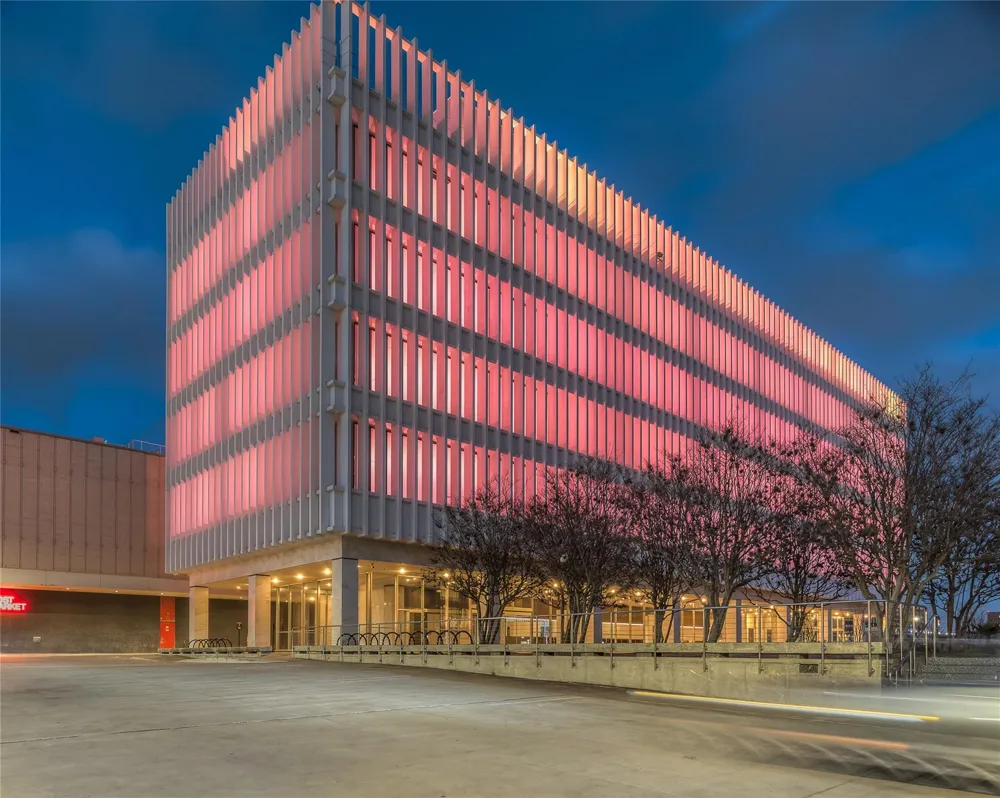 201 Main Street #6G Houston, TX 77002