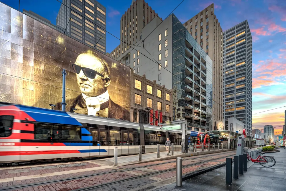 201 Main Street #6G Houston, TX 77002