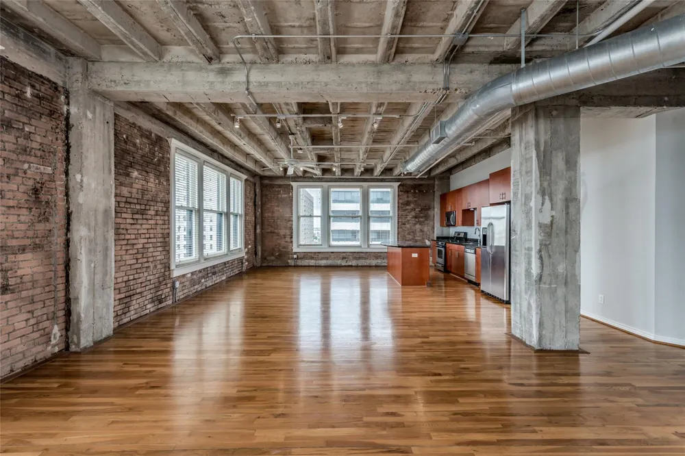 201 Main Street #6G Houston, TX 77002