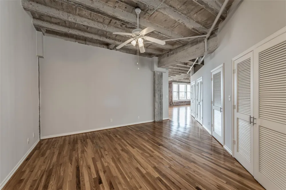 201 Main Street #6G Houston, TX 77002