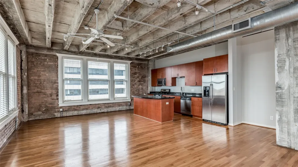 201 Main Street #6G Houston, TX 77002