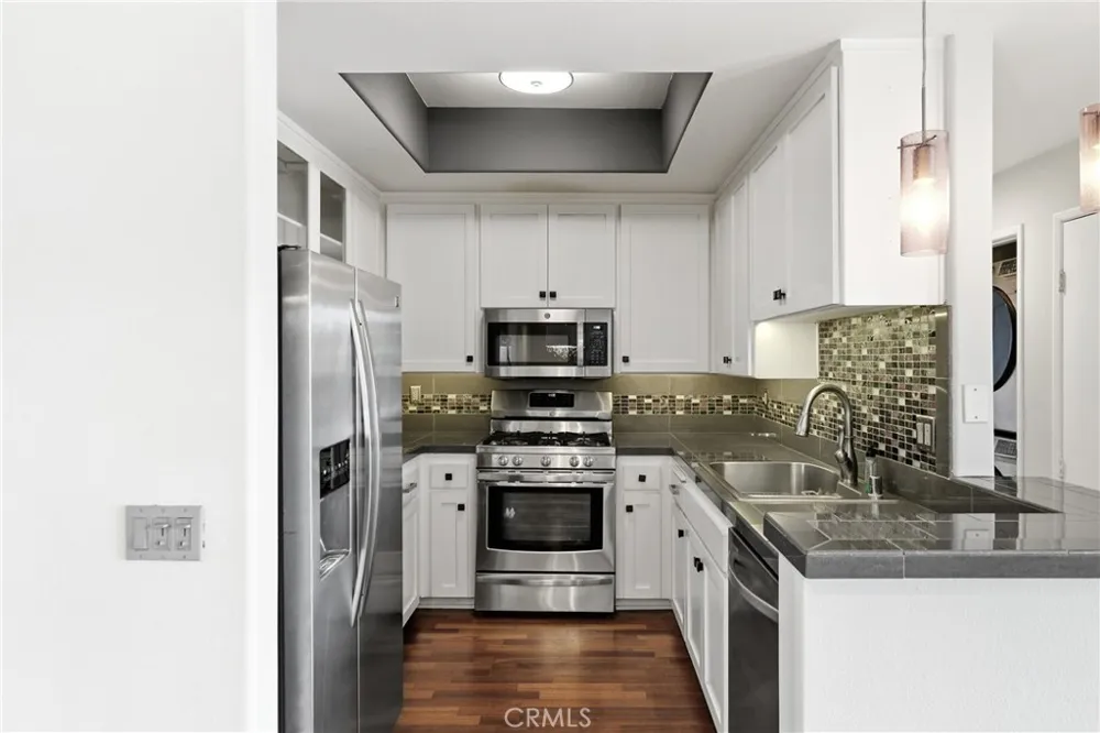 4455 Hazeltine Avenue #208 Sherman Oaks, CA 91423