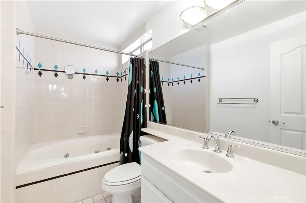 4455 Hazeltine Avenue #208 Sherman Oaks, CA 91423