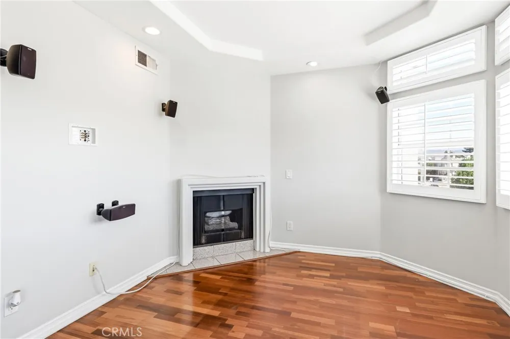4455 Hazeltine Avenue #208 Sherman Oaks, CA 91423