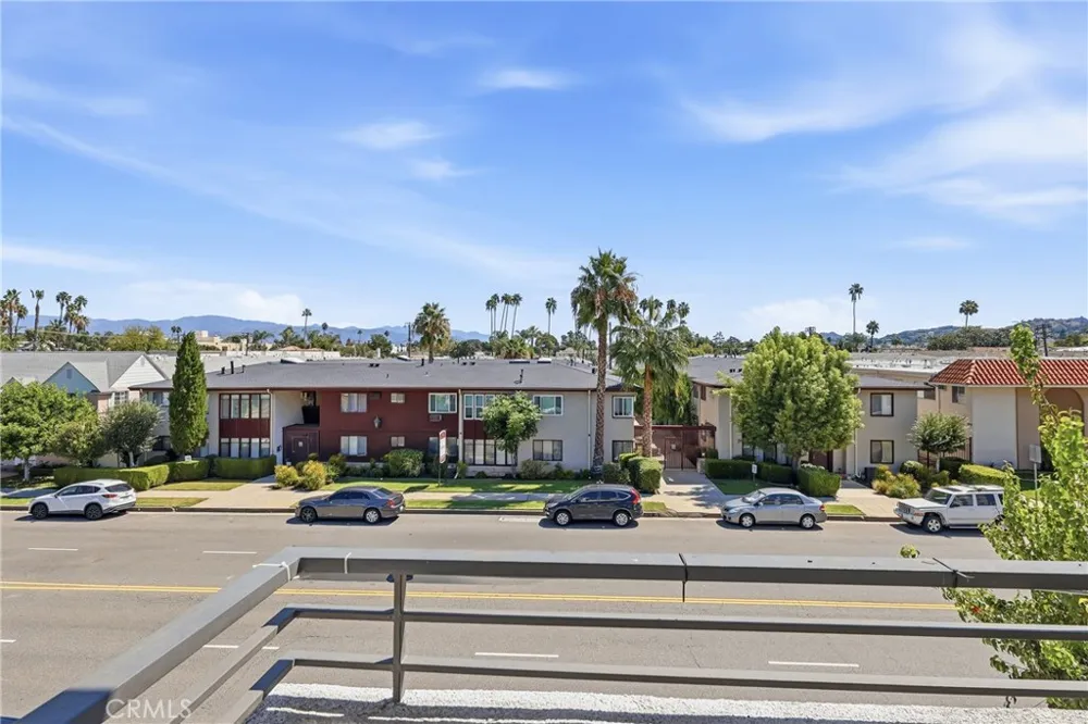 4455 Hazeltine Avenue #208 Sherman Oaks, CA 91423