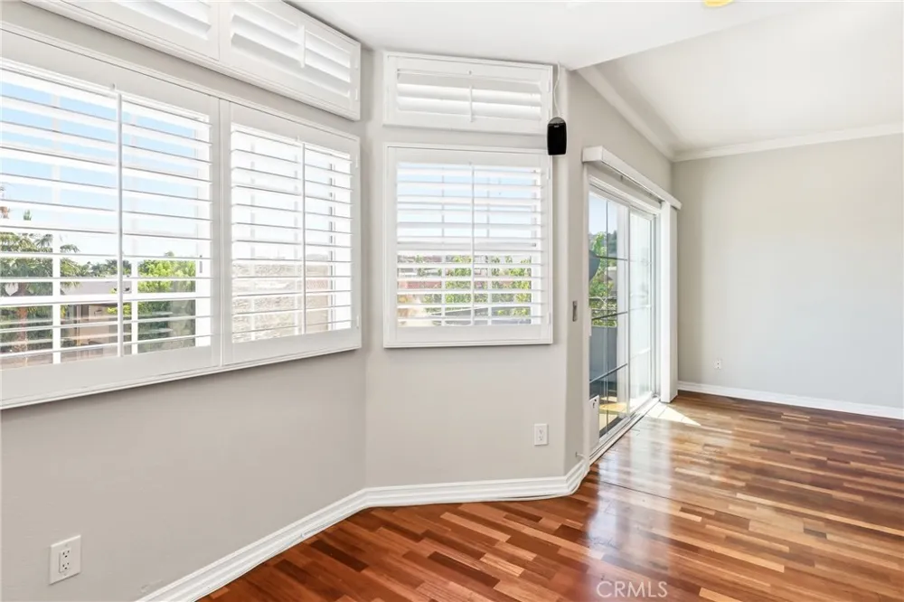 4455 Hazeltine Avenue #208 Sherman Oaks, CA 91423