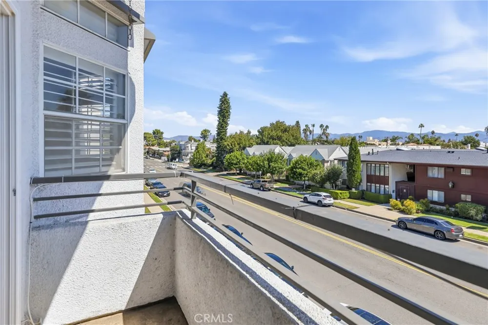 4455 Hazeltine Avenue #208 Sherman Oaks, CA 91423