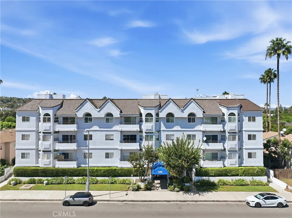 4455 Hazeltine Avenue #208 Sherman Oaks, CA 91423
