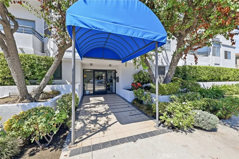 4455 Hazeltine Avenue #208 Sherman Oaks, CA 91423