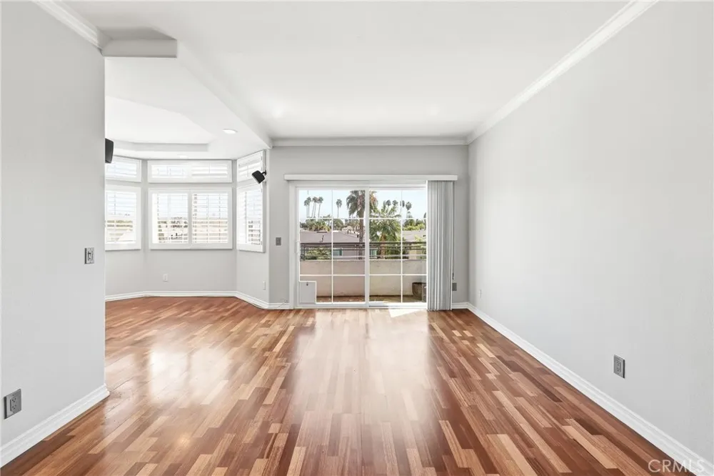 4455 Hazeltine Avenue #208 Sherman Oaks, CA 91423