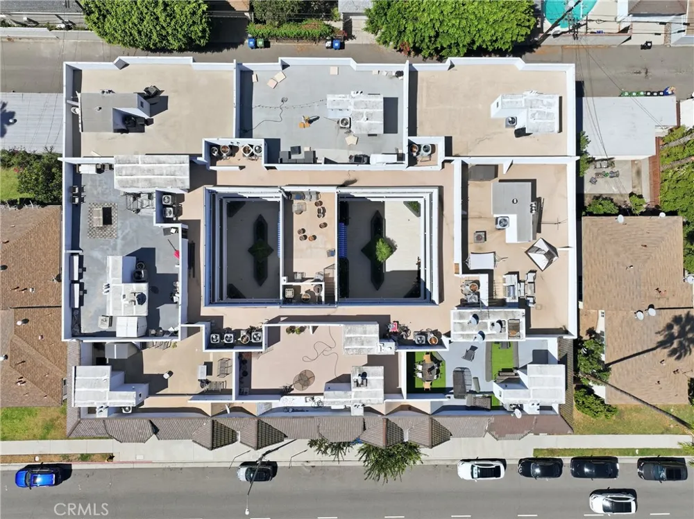 4455 Hazeltine Avenue #208 Sherman Oaks, CA 91423