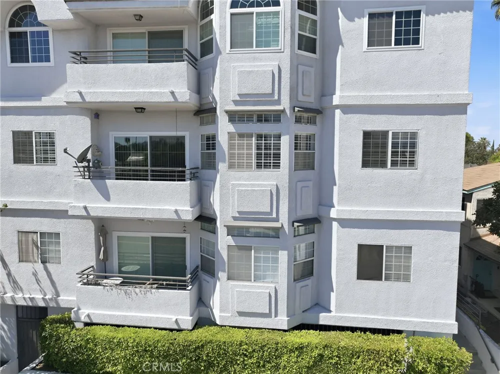 4455 Hazeltine Avenue #208 Sherman Oaks, CA 91423