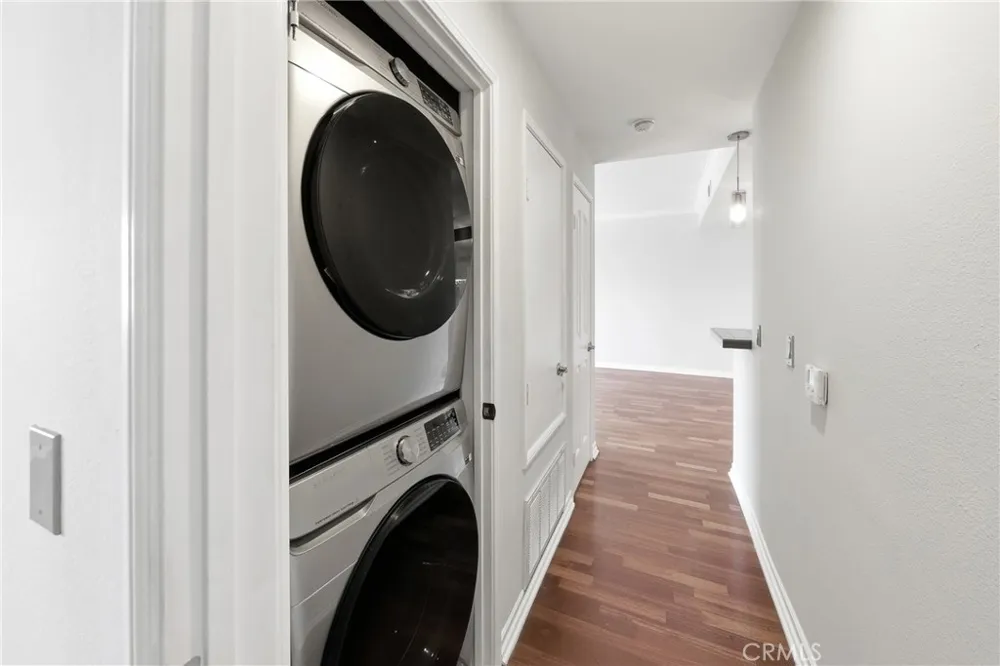 4455 Hazeltine Avenue #208 Sherman Oaks, CA 91423