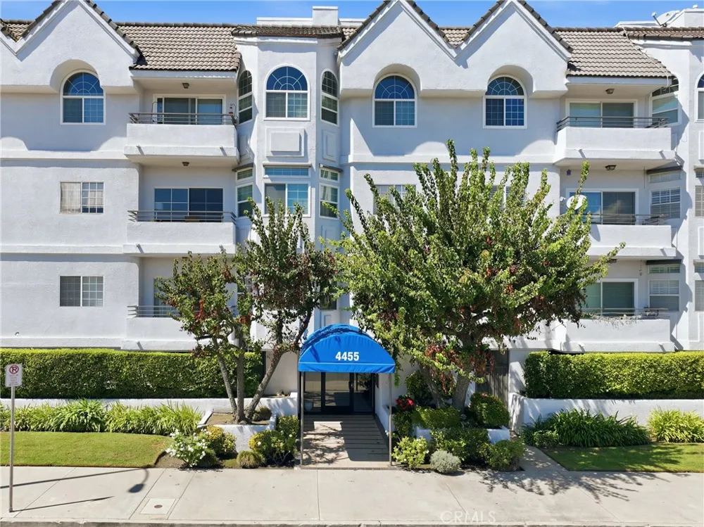 4455 Hazeltine Avenue #208 Sherman Oaks, CA 91423