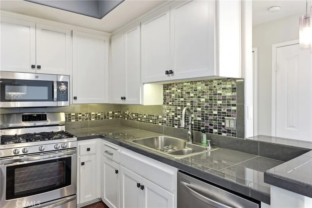 4455 Hazeltine Avenue #208 Sherman Oaks, CA 91423