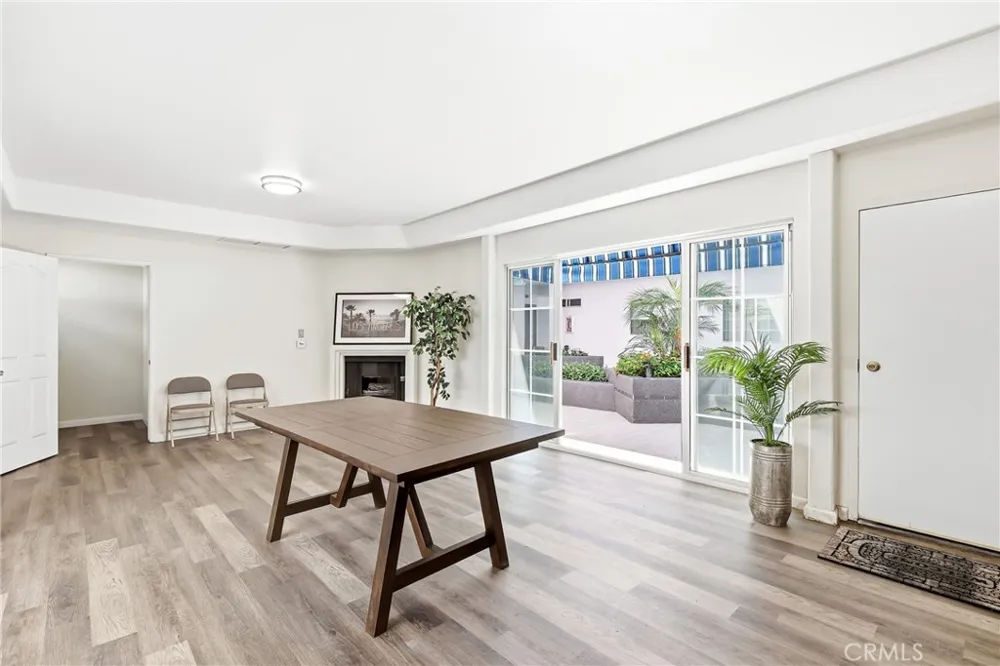 4455 Hazeltine Avenue #208 Sherman Oaks, CA 91423