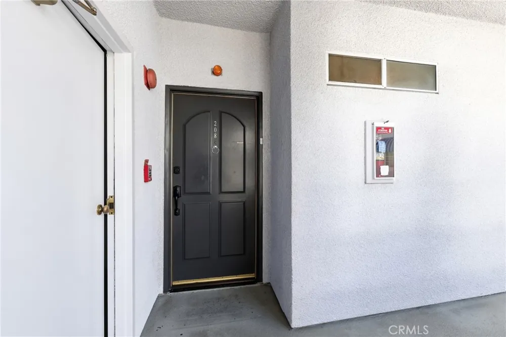 4455 Hazeltine Avenue #208 Sherman Oaks, CA 91423