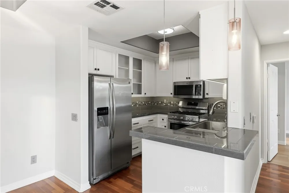 4455 Hazeltine Avenue #208 Sherman Oaks, CA 91423
